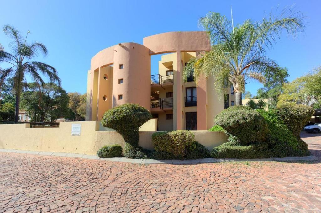 5Minutes Walk To Sandton Square Gautrain Johannesburg Exterior foto